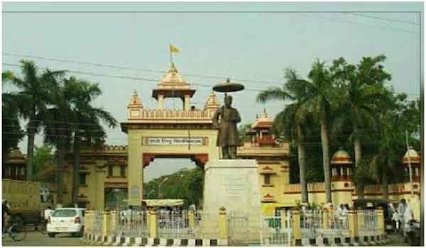 bhu students fight weapon police