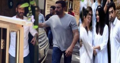bollywood celebrities reached ajay kajol house to console them on their fathers demise