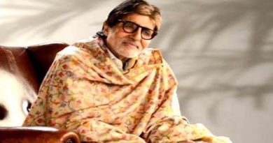 distribute money of farmers and martyrs family by amitabh bachhan