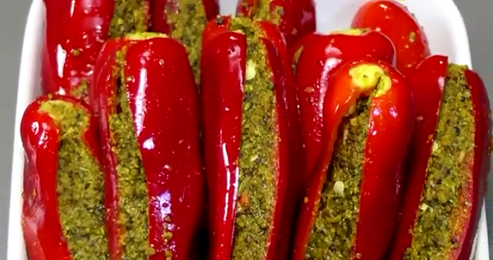 make tasty red chilli pickle