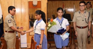 richa singh twelfth topper with became depty commissioner kolkata for a day