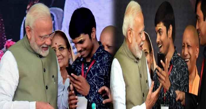 who is vivek mani who took selfie with pm modi