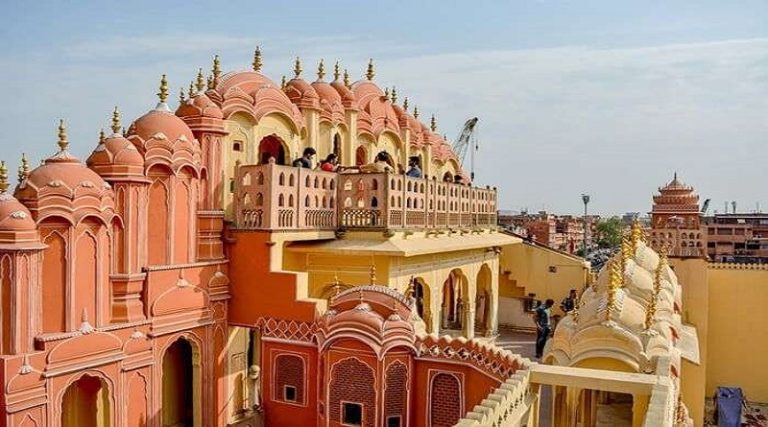 पिंक सिटी में 'पैलेस ऑफ विंड्स' (Hawa Mahal) को दुनियाभर से देखने आते